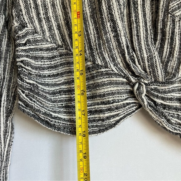Free People Lust For Life Crop Top Sz S Twist Front Stripe Black White EUC - Picture 6 of 16